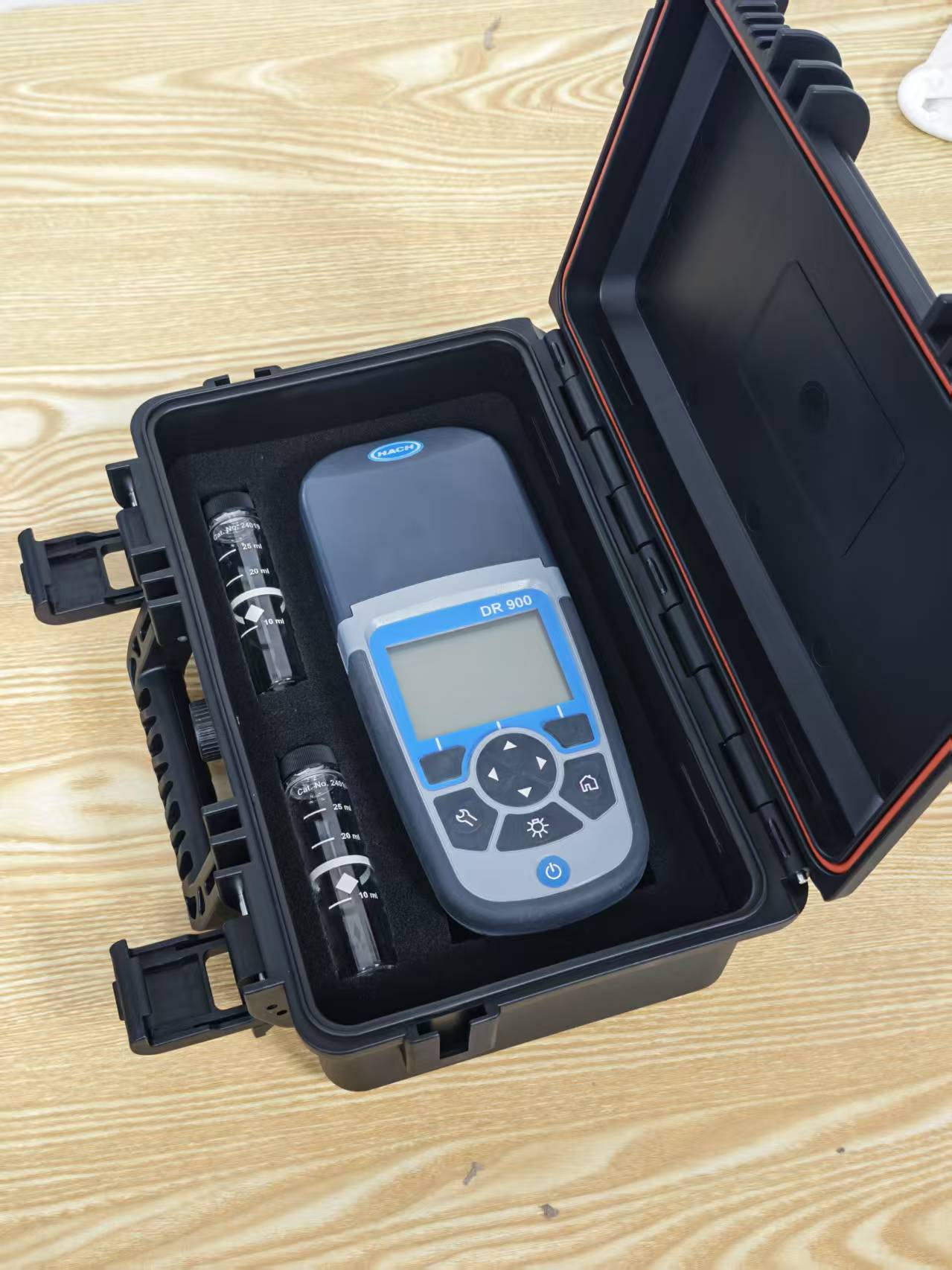 Actual DR900 with carrying case and sample cells